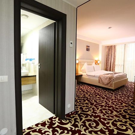 Hotel Articus ไกรโอวา ภายนอก รูปภาพ