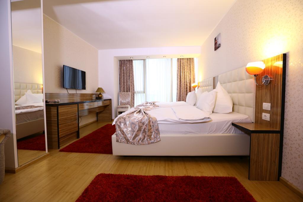 Hotel Articus ไกรโอวา ภายนอก รูปภาพ