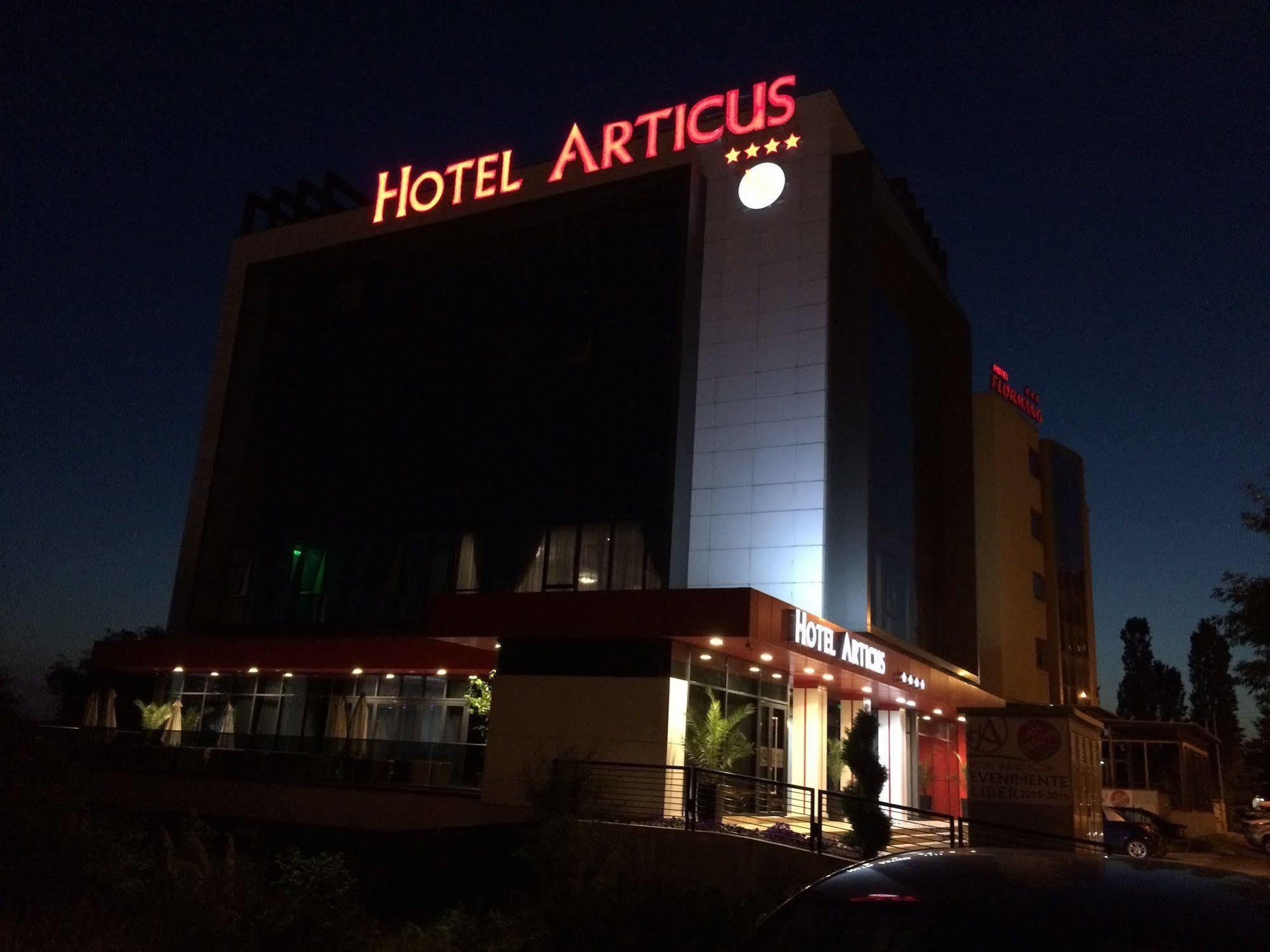 Hotel Articus ไกรโอวา ภายนอก รูปภาพ