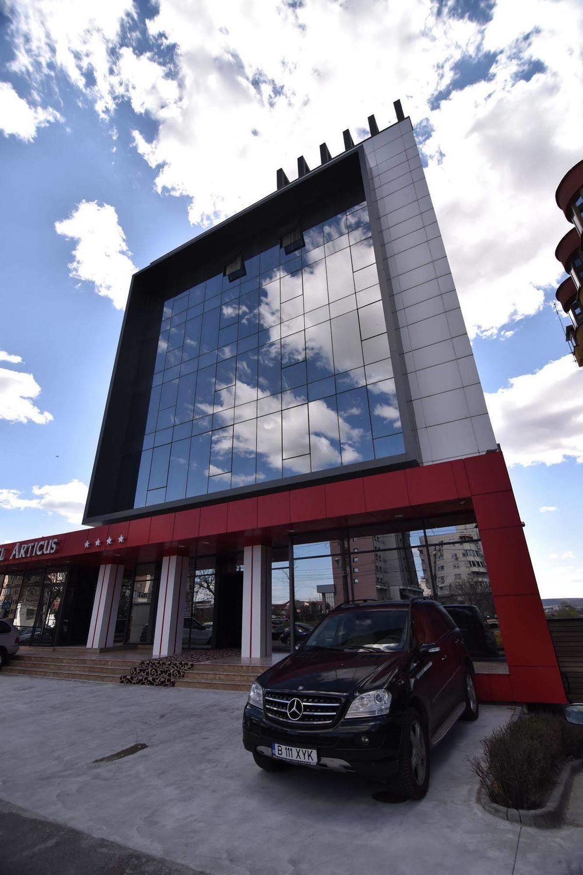 Hotel Articus ไกรโอวา ภายนอก รูปภาพ