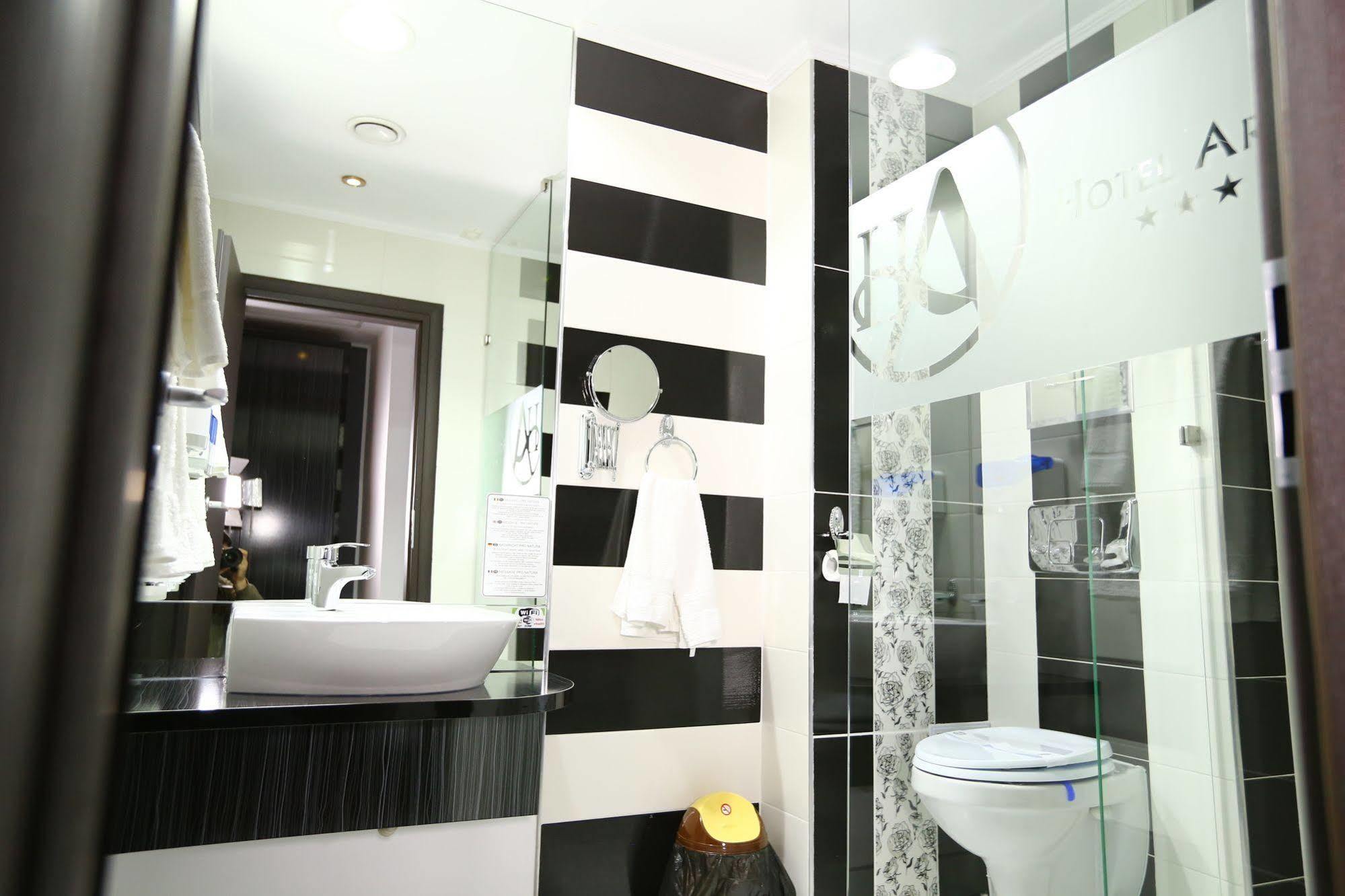 Hotel Articus ไกรโอวา ภายนอก รูปภาพ