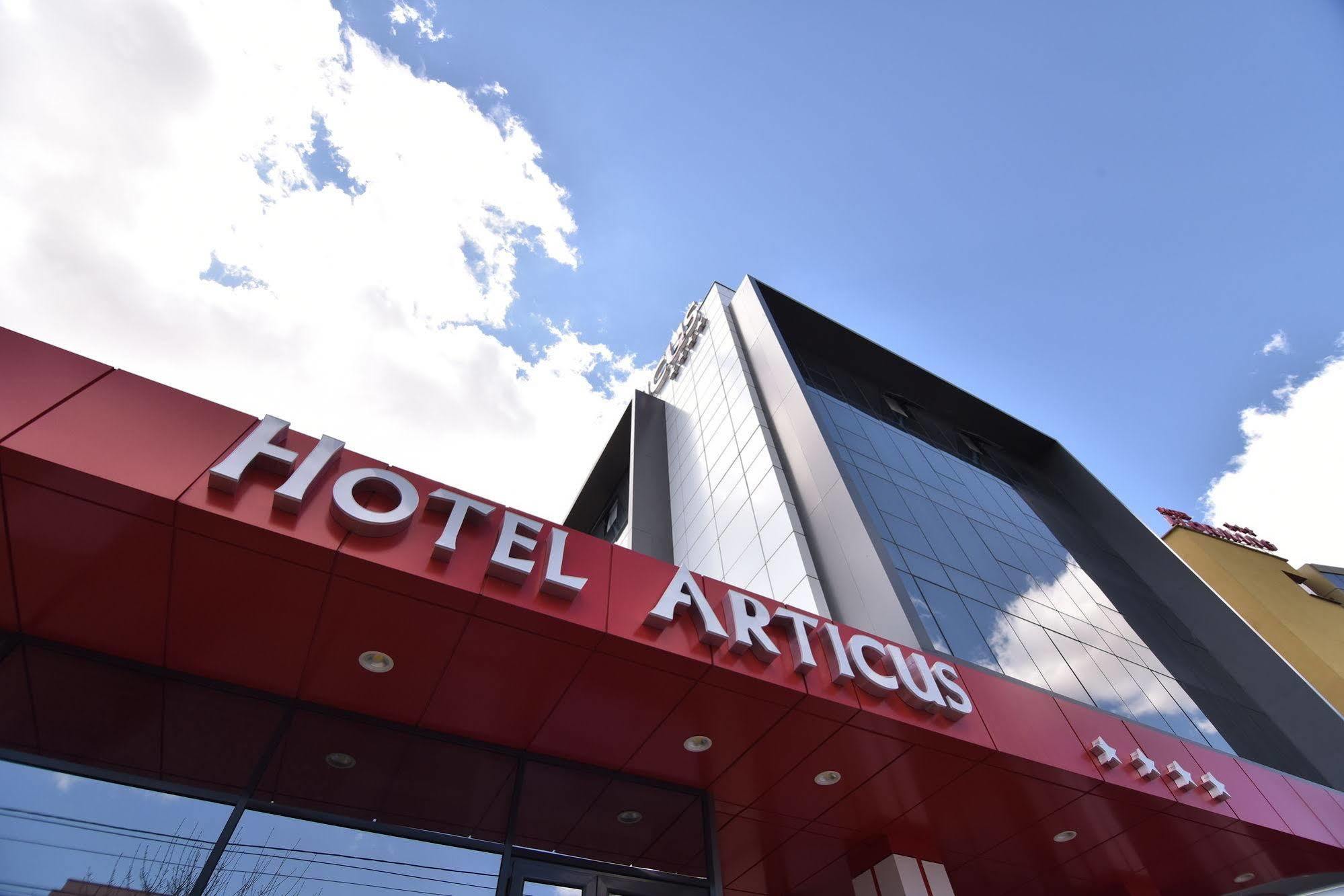 Hotel Articus ไกรโอวา ภายนอก รูปภาพ