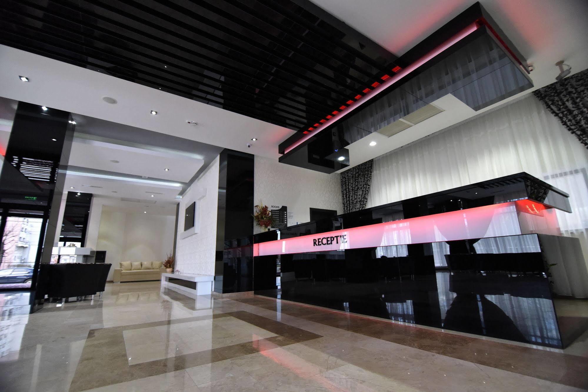 Hotel Articus ไกรโอวา ภายนอก รูปภาพ